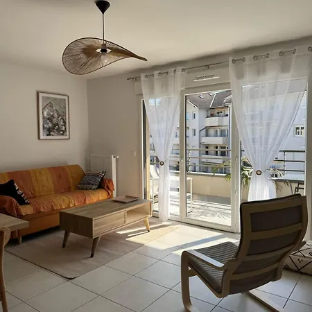La Datcha - New T3 With Balcony & Parking Near Train Station Apartment *