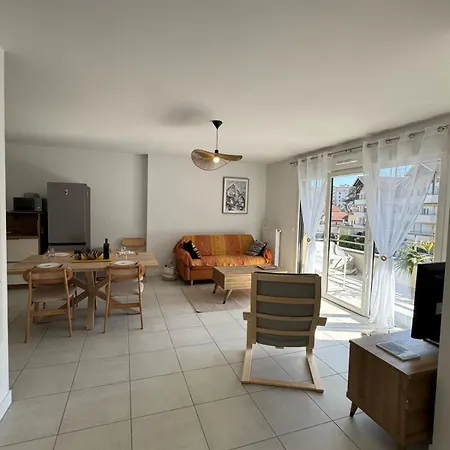 Apartment La Datcha - New T3 With Balcony & Parking Near Train Station